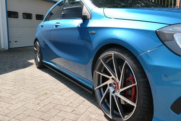 Mercedes-Benz A45 AMG W176 - Lâminas para embaladeiras | ME-A-176-AMGLINE-SD1G | Produto Maxton Design distribuído por Unicartuning. Mercedes-Benz A45 AMG W176 - Lâminas para embaladeiras | ME-A-176-AMGLINE-SD1G | Produto Maxton Design distribuído por Unicartuning.