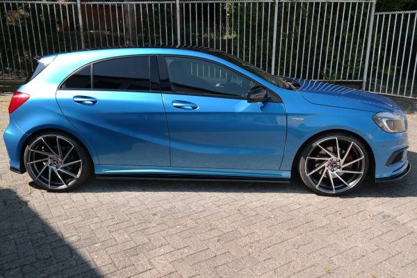 Mercedes-Benz A45 AMG W176 - Lâminas para embaladeiras | ME-A-176-AMGLINE-SD1G | Produto Maxton Design distribuído por Unicartuning. Mercedes-Benz A45 AMG W176 - Lâminas para embaladeiras | ME-A-176-AMGLINE-SD1G | Produto Maxton Design distribuído por Unicartuning.