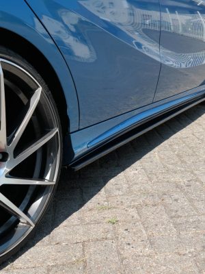 Mercedes-Benz A45 AMG W176 - Lâminas para embaladeiras | ME-A-176-AMGLINE-SD1G | Produto Maxton Design distribuído por Unicartuning. Mercedes-Benz A45 AMG W176 - Lâminas para embaladeiras | ME-A-176-AMGLINE-SD1G | Produto Maxton Design distribuído por Unicartuning.
