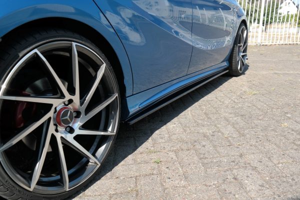 Mercedes-Benz A45 AMG W176 - Lâminas para embaladeiras | ME-A-176-AMGLINE-SD1G | Produto Maxton Design distribuído por Unicartuning. Mercedes-Benz A45 AMG W176 - Lâminas para embaladeiras | ME-A-176-AMGLINE-SD1G | Produto Maxton Design distribuído por Unicartuning.