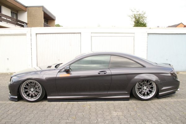 Mercedes-AMG CLA 45 Aero C117 (facelift) - Lâminas para embaladeiras | ME-CL-500-216-AMGLINE-SD1G | Produto Maxton Design distribuído por Unicartuning. Mercedes-AMG CLA 45 Aero C117 (facelift) - Lâminas para embaladeiras | ME-CL-500-216-AMGLINE-SD1G | Produto Maxton Design distribuído por Unicartuning.