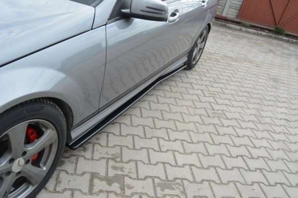Mercedes-Benz C63 AMG Sedan / Estate W204 (facelift) / S204 (facelift) - Lâminas para embaladeiras | ME-C-204-AMGLINE-SD1G | Produto Maxton Design distribuído por Unicartuning. Mercedes-Benz C63 AMG Sedan / Estate W204 (facelift) / S204 (facelift) - Lâminas para embaladeiras | ME-C-204-AMGLINE-SD1G | Produto Maxton Design distribuído por Unicartuning.