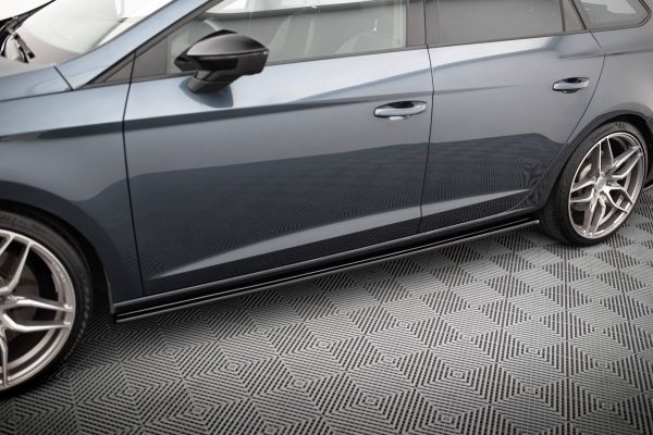 Seat Leon Mk3 Cupra / FR (facelift) - Lâminas para Embaladeiras V.1 | SE-LE-3F-CU-SD1G | Produto Maxton Design distribuído por Unicartuning. Seat Leon Mk3 Cupra / FR (facelift) - Lâminas para Embaladeiras V.1 | SE-LE-3F-CU-SD1G | Produto Maxton Design distribuído por Unicartuning.