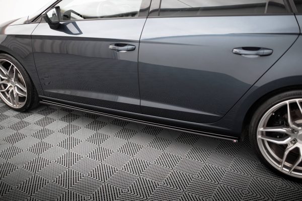 Seat Leon Mk3 Cupra / FR (facelift) - Lâminas para Embaladeiras V.1 | SE-LE-3F-CU-SD1G | Produto Maxton Design distribuído por Unicartuning. Seat Leon Mk3 Cupra / FR (facelift) - Lâminas para Embaladeiras V.1 | SE-LE-3F-CU-SD1G | Produto Maxton Design distribuído por Unicartuning.
