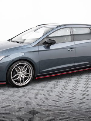 Seat Leon Cupra / FR Mk3 Fl - Lâminas para Embaladeiras V.3 | SE-LE-3F-CU-SD2G+SD3RED | Produto Maxton Design distribuído por Unicartuning. Seat Leon Cupra / FR Mk3 Fl - Lâminas para Embaladeiras V.3 | SE-LE-3F-CU-SD2G+SD3RED | Produto Maxton Design distribuído por Unicartuning.