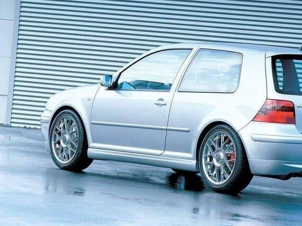 Volkswagen Golf IV - Embaladeiras | VW-GO-4-25TH-S1A | Produto Maxton Design distribuído por Unicartuning. Volkswagen Golf IV - Embaladeiras | VW-GO-4-25TH-S1A | Produto Maxton Design distribuído por Unicartuning.
