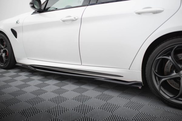 Alfa Romeo Giulia Quadrifoglio - Kit Lâminas | AL-GI-1-QV-SET | Produto Maxton Design distribuído por Unicartuning. Alfa Romeo Giulia Quadrifoglio - Kit Lâminas | AL-GI-1-QV-SET | Produto Maxton Design distribuído por Unicartuning.