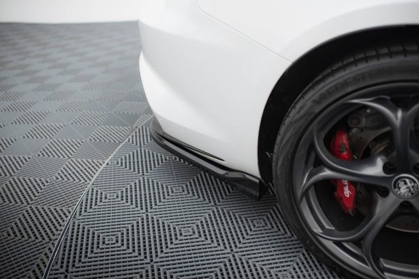 Alfa Romeo Giulia Quadrifoglio - Kit Lâminas | AL-GI-1-QV-SET | Produto Maxton Design distribuído por Unicartuning. Alfa Romeo Giulia Quadrifoglio - Kit Lâminas | AL-GI-1-QV-SET | Produto Maxton Design distribuído por Unicartuning.