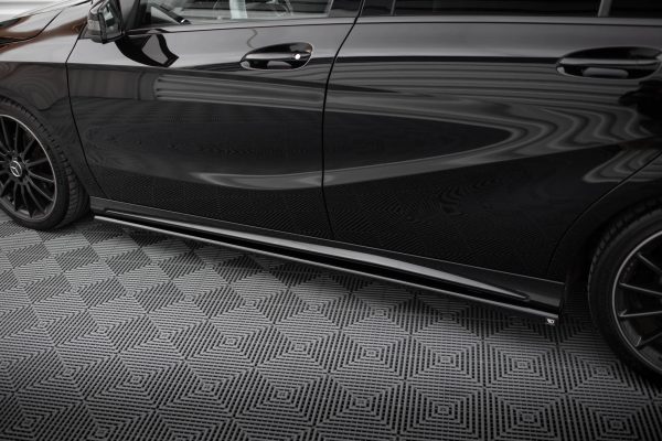 Mercedes-Benz Classe A W176 AMG (facelift) - Kit Lâminas | ME-A-176F-AMGLINE-SET | Produto Maxton Design distribuído por Unicartuning. Mercedes-Benz Classe A W176 AMG (facelift) - Kit Lâminas | ME-A-176F-AMGLINE-SET | Produto Maxton Design distribuído por Unicartuning.