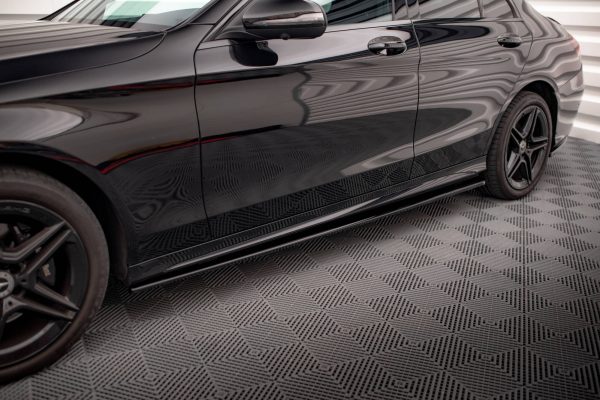 Mercedes-Benz C W205 - Kit Lâminas | ME-C-205F-AMGLINE-SET | Produto Maxton Design distribuído por Unicartuning. Mercedes-Benz C W205 - Kit Lâminas | ME-C-205F-AMGLINE-SET | Produto Maxton Design distribuído por Unicartuning.