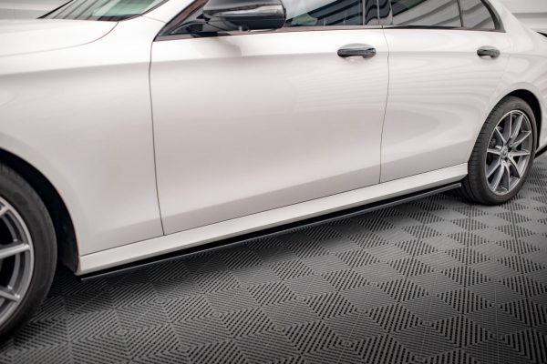 Mercedes-Benz E W213 - Kit Lâminas | ME-E-213F-AMGLINE-SET | Produto Maxton Design distribuído por Unicartuning. Mercedes-Benz E W213 - Kit Lâminas | ME-E-213F-AMGLINE-SET | Produto Maxton Design distribuído por Unicartuning.