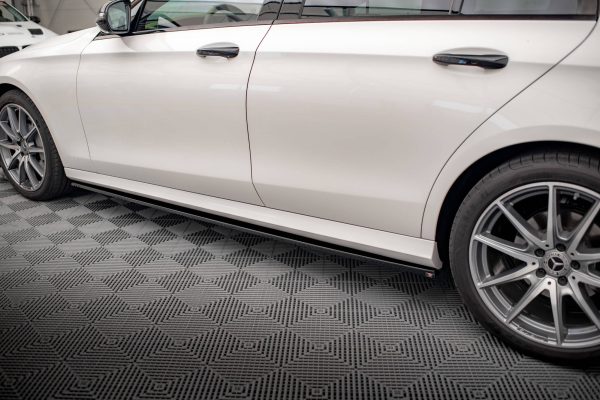 Mercedes-Benz E W213 - Kit Lâminas | ME-E-213F-AMGLINE-SET | Produto Maxton Design distribuído por Unicartuning. Mercedes-Benz E W213 - Kit Lâminas | ME-E-213F-AMGLINE-SET | Produto Maxton Design distribuído por Unicartuning.