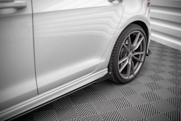 Volkswagen Golf 7 R / R-line - Splitters laterais | VWGO7RCNC-SF1G | Produto Maxton Design distribuído por Unicartuning.