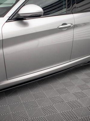 Alfa Romeo Giulia Sport - Lâminas para embaladeiras | AL-GI-1-SPORT-SD1G | Produto Maxton Design distribuído por Unicartuning. Alfa Romeo Giulia Sport - Lâminas para embaladeiras | AL-GI-1-SPORT-SD1G | Produto Maxton Design distribuído por Unicartuning.
