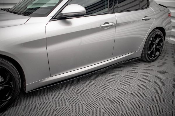 Alfa Romeo Giulia Sport - Lâminas para embaladeiras | AL-GI-1-SPORT-SD1G | Produto Maxton Design distribuído por Unicartuning. Alfa Romeo Giulia Sport - Lâminas para embaladeiras | AL-GI-1-SPORT-SD1G | Produto Maxton Design distribuído por Unicartuning.