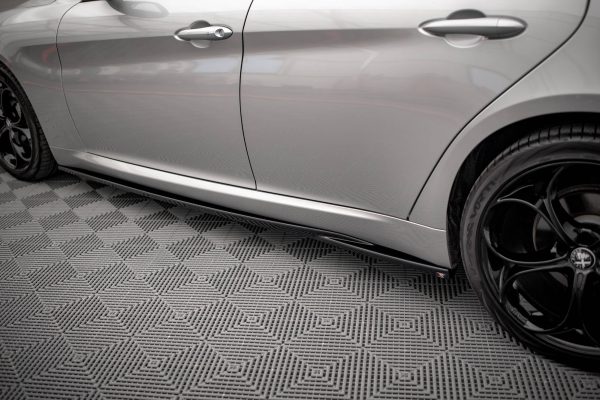 Alfa Romeo Giulia Sport - Lâminas para embaladeiras | AL-GI-1-SPORT-SD1G | Produto Maxton Design distribuído por Unicartuning. Alfa Romeo Giulia Sport - Lâminas para embaladeiras | AL-GI-1-SPORT-SD1G | Produto Maxton Design distribuído por Unicartuning.