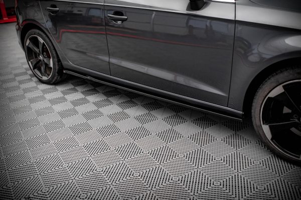 Audi A3 Sportback 8V - Lâminas para embaladeiras | AU-A3-8V-SD1G | Produto Maxton Design distribuído por Unicartuning. Audi A3 Sportback 8V - Lâminas para embaladeiras | AU-A3-8V-SD1G | Produto Maxton Design distribuído por Unicartuning.
