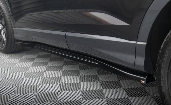 Audi Q3 Sportback F3 - Lâminas para embaladeiras | AU-Q3-2-SB-SD1G | Produto Maxton Design distribuído por Unicartuning. Audi Q3 Sportback F3 - Lâminas para embaladeiras | AU-Q3-2-SB-SD1G | Produto Maxton Design distribuído por Unicartuning.