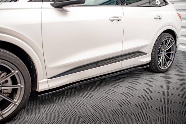 Audi Q4 E-tron Sportback S-Line Mk1 - Lâminas para embaladeiras | AU-Q4-ETRON-1-SB-SD1G | Produto Maxton Design distribuído por Unicartuning. Audi Q4 E-tron Sportback S-Line Mk1 - Lâminas para embaladeiras | AU-Q4-ETRON-1-SB-SD1G | Produto Maxton Design distribuído por Unicartuning.