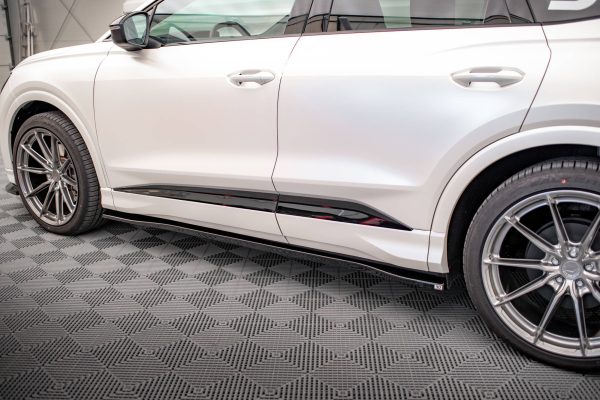 Audi Q4 E-tron Sportback S-Line Mk1 - Lâminas para embaladeiras | AU-Q4-ETRON-1-SB-SD1G | Produto Maxton Design distribuído por Unicartuning. Audi Q4 E-tron Sportback S-Line Mk1 - Lâminas para embaladeiras | AU-Q4-ETRON-1-SB-SD1G | Produto Maxton Design distribuído por Unicartuning.