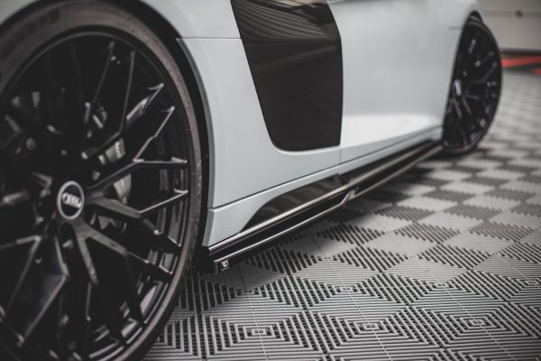Audi R8 Mk2 (facelift) - Lâminas para embaladeiras | AU-R8-2F-SD1G | Produto Maxton Design distribuído por Unicartuning. Audi R8 Mk2 (facelift) - Lâminas para embaladeiras | AU-R8-2F-SD1G | Produto Maxton Design distribuído por Unicartuning.