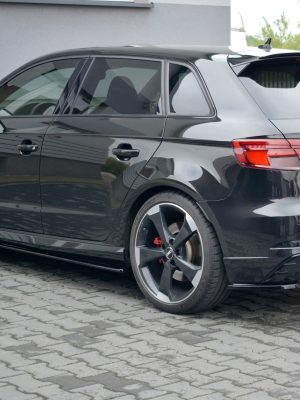 Audi RS3 8V Fl Sportback - Lâminas para embaladeiras | AU-RS3-8VF-SD1G | Produto Maxton Design distribuído por Unicartuning. Audi RS3 8V Fl Sportback - Lâminas para embaladeiras | AU-RS3-8VF-SD1G | Produto Maxton Design distribuído por Unicartuning.