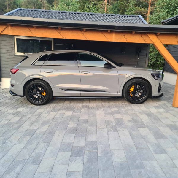Audi E-tron S-Line - Lâminas para embaladeiras | AU-ETRON-1-SLINE-SD1G | Produto Maxton Design distribuído por Unicartuning. Audi E-tron S-Line - Lâminas para embaladeiras | AU-ETRON-1-SLINE-SD1G | Produto Maxton Design distribuído por Unicartuning.