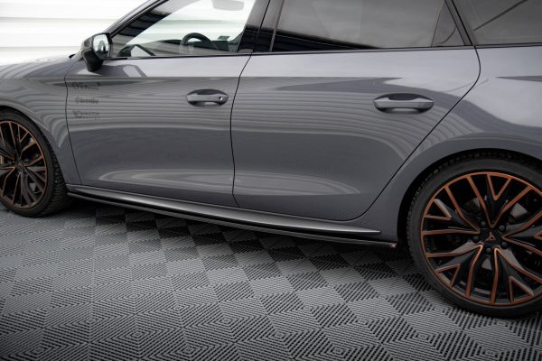Cupra Leon Mk1 - Lâminas para embaladeiras | CU-LE-1-AERO-SD1G | Produto Maxton Design distribuído por Unicartuning.