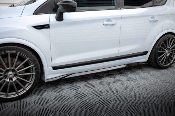 Ford Kuga ST-line Mk2 - Lâminas para embaladeiras | FO-KU-1-ST-SD1G | Produto Maxton Design distribuído por Unicartuning. Ford Kuga ST-line Mk2 - Lâminas para embaladeiras | FO-KU-1-ST-SD1G | Produto Maxton Design distribuído por Unicartuning.