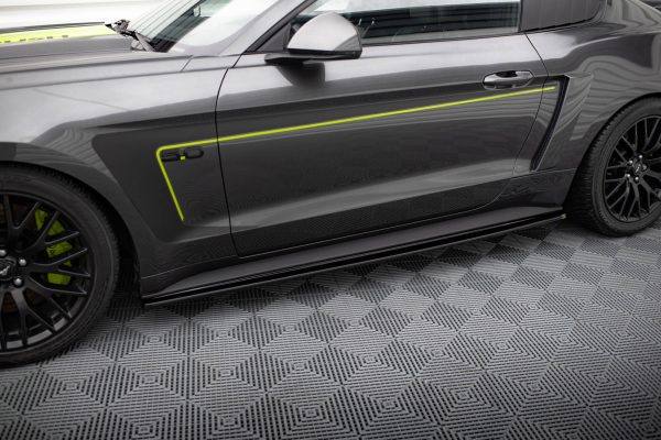 Ford Mustang Mk6 - Lâminas para embaladeiras | FO-MU-6-GT-SD1G | Produto Maxton Design distribuído por Unicartuning. Ford Mustang Mk6 - Lâminas para embaladeiras | FO-MU-6-GT-SD1G | Produto Maxton Design distribuído por Unicartuning.