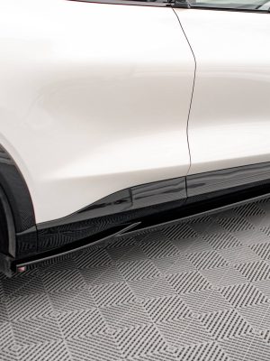 Ford Mustang Mach-e Mk1 - Lâminas para embaladeiras | FO-MU-MACHE-1-SD1G | Produto Maxton Design distribuído por Unicartuning. Ford Mustang Mach-e Mk1 - Lâminas para embaladeiras | FO-MU-MACHE-1-SD1G | Produto Maxton Design distribuído por Unicartuning.