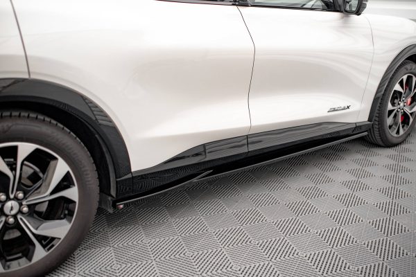 Ford Mustang Mach-e Mk1 - Lâminas para embaladeiras | FO-MU-MACHE-1-SD1G | Produto Maxton Design distribuído por Unicartuning. Ford Mustang Mach-e Mk1 - Lâminas para embaladeiras | FO-MU-MACHE-1-SD1G | Produto Maxton Design distribuído por Unicartuning.