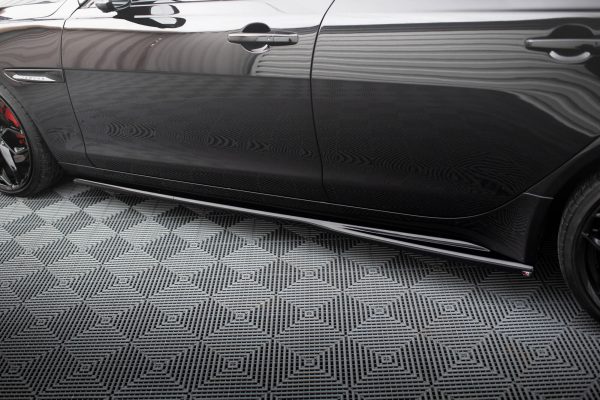 Jaguar Xe X760 (facelift) - Lâminas para embaladeiras | JA-XE-1F-SD1G | Produto Maxton Design distribuído por Unicartuning. Jaguar Xe X760 (facelift) - Lâminas para embaladeiras | JA-XE-1F-SD1G | Produto Maxton Design distribuído por Unicartuning.