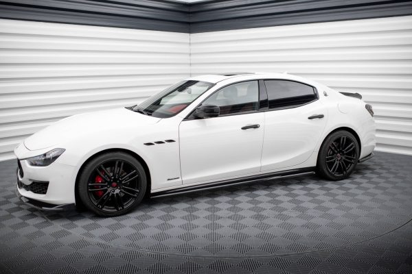 Maserati Ghibli Mk3 (facelift) - Lâminas para embaladeiras | MA-GH-1F-SD1G | Produto Maxton Design distribuído por Unicartuning. Maserati Ghibli Mk3 (facelift) - Lâminas para embaladeiras | MA-GH-1F-SD1G | Produto Maxton Design distribuído por Unicartuning.