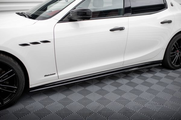 Maserati Ghibli Mk3 (facelift) - Lâminas para embaladeiras | MA-GH-1F-SD1G | Produto Maxton Design distribuído por Unicartuning. Maserati Ghibli Mk3 (facelift) - Lâminas para embaladeiras | MA-GH-1F-SD1G | Produto Maxton Design distribuído por Unicartuning.