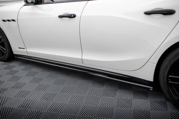 Maserati Ghibli Mk3 (facelift) - Lâminas para embaladeiras | MA-GH-1F-SD1G | Produto Maxton Design distribuído por Unicartuning. Maserati Ghibli Mk3 (facelift) - Lâminas para embaladeiras | MA-GH-1F-SD1G | Produto Maxton Design distribuído por Unicartuning.