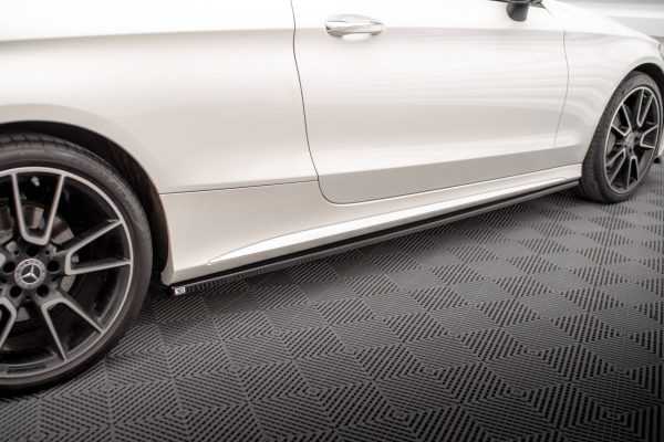 Mercedes-Benz C AMG-line W205 (facelift) - Lâminas para embaladeiras | ME-C-205F-AMGLINE-C-SD1G | Produto Maxton Design distribuído por Unicartuning. Mercedes-Benz C AMG-line W205 (facelift) - Lâminas para embaladeiras | ME-C-205F-AMGLINE-C-SD1G | Produto Maxton Design distribuído por Unicartuning.