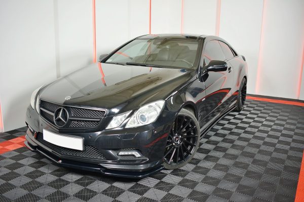 Mercedes-Benz E 55 AMG W211 - Lâminas para embaladeiras | ME-E-207-AMGLINE-C-SD1G | Produto Maxton Design distribuído por Unicartuning. Mercedes-Benz E 55 AMG W211 - Lâminas para embaladeiras | ME-E-207-AMGLINE-C-SD1G | Produto Maxton Design distribuído por Unicartuning.