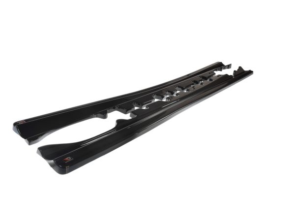 Mercedes-Benz E 55 AMG W211 - Lâminas para embaladeiras | ME-E-207-AMGLINE-C-SD1G | Produto Maxton Design distribuído por Unicartuning. Mercedes-Benz E 55 AMG W211 - Lâminas para embaladeiras | ME-E-207-AMGLINE-C-SD1G | Produto Maxton Design distribuído por Unicartuning.