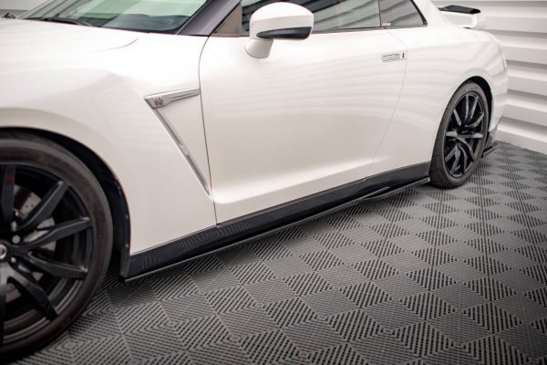 Nissan GTR R35 (facelift) - Lâminas para embaladeiras | NI-GTR-4F2-SD1G | Produto Maxton Design distribuído por Unicartuning. Nissan GTR R35 (facelift) - Lâminas para embaladeiras | NI-GTR-4F2-SD1G | Produto Maxton Design distribuído por Unicartuning.