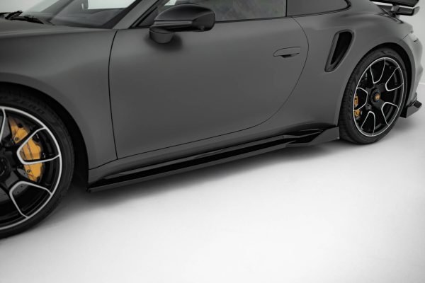 Porsche 911 Turbo S 992 - Lâminas para embaladeiras | PO-911-992-TURBO-S-SD1G | Produto Maxton Design distribuído por Unicartuning. Porsche 911 Turbo S 992 - Lâminas para embaladeiras | PO-911-992-TURBO-S-SD1G | Produto Maxton Design distribuído por Unicartuning.