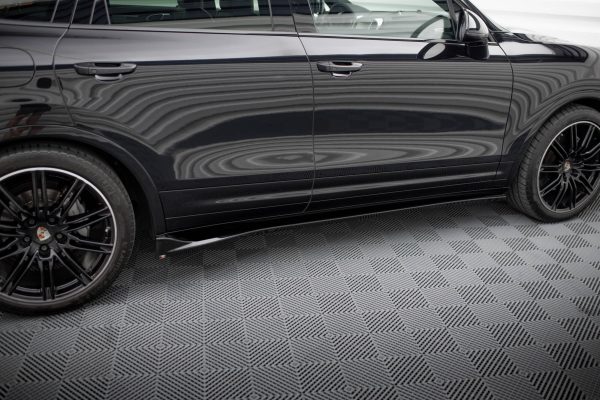 Porsche Cayenne Mk2 - Lâminas para embaladeiras | PO-CAY-2F-SD1G | Produto Maxton Design distribuído por Unicartuning. Porsche Cayenne Mk2 - Lâminas para embaladeiras | PO-CAY-2F-SD1G | Produto Maxton Design distribuído por Unicartuning.