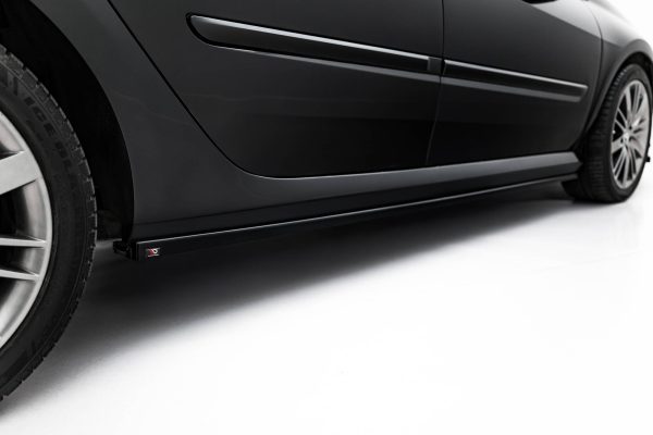 Renault Laguna Hatchback GT Mk3 - Lâminas para embaladeiras | RE-LA-3-GT-SD1G | Produto Maxton Design distribuído por Unicartuning. Renault Laguna Hatchback GT Mk3 - Lâminas para embaladeiras | RE-LA-3-GT-SD1G | Produto Maxton Design distribuído por Unicartuning.