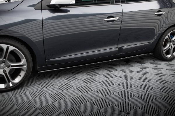 Renault Megane Mk3 RS Trophy / RS Cup - Lâminas para embaladeiras | RE-ME-3-GT-SD1G | Produto Maxton Design distribuído por Unicartuning. Renault Megane Mk3 RS Trophy / RS Cup - Lâminas para embaladeiras | RE-ME-3-GT-SD1G | Produto Maxton Design distribuído por Unicartuning.