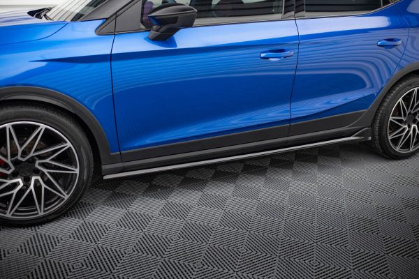 Seat Arona FR Mk1 - Lâminas para embaladeiras | SE-AR-1-FR-SD1G | Produto Maxton Design distribuído por Unicartuning. Seat Arona FR Mk1 - Lâminas para embaladeiras | SE-AR-1-FR-SD1G | Produto Maxton Design distribuído por Unicartuning.