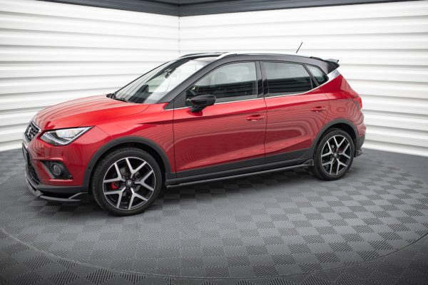 Seat Arona FR Mk1 - Lâminas para embaladeiras | SE-AR-1-FR-SD1G | Produto Maxton Design distribuído por Unicartuning. Seat Arona FR Mk1 - Lâminas para embaladeiras | SE-AR-1-FR-SD1G | Produto Maxton Design distribuído por Unicartuning.