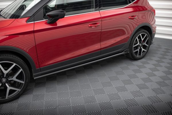 Seat Arona FR Mk1 - Lâminas para embaladeiras | SE-AR-1-FR-SD1G | Produto Maxton Design distribuído por Unicartuning. Seat Arona FR Mk1 - Lâminas para embaladeiras | SE-AR-1-FR-SD1G | Produto Maxton Design distribuído por Unicartuning.