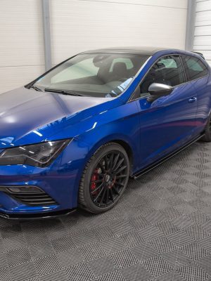 Seat Leon Cupra Hatchback Mk3 - Lâminas para embaladeiras | SE-LE-3-CU-3D-SD1G | Produto Maxton Design distribuído por Unicartuning. Seat Leon Cupra Hatchback Mk3 - Lâminas para embaladeiras | SE-LE-3-CU-3D-SD1G | Produto Maxton Design distribuído por Unicartuning.