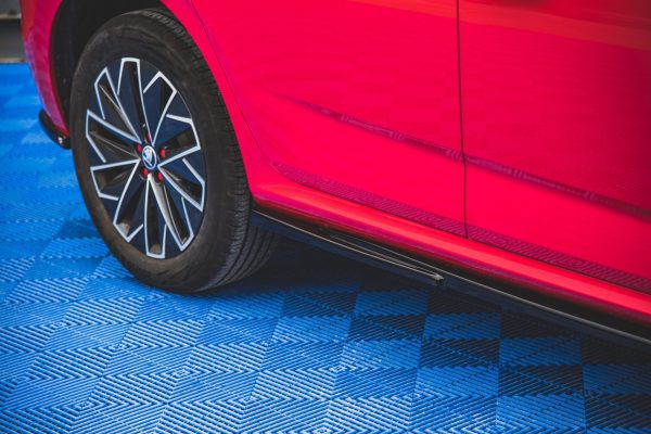 Skoda Kodiaq Mk1 (facelift) - Lâminas para embaladeiras | SK-KM-1-SD1G | Produto Maxton Design distribuído por Unicartuning. Skoda Kodiaq Mk1 (facelift) - Lâminas para embaladeiras | SK-KM-1-SD1G | Produto Maxton Design distribuído por Unicartuning.