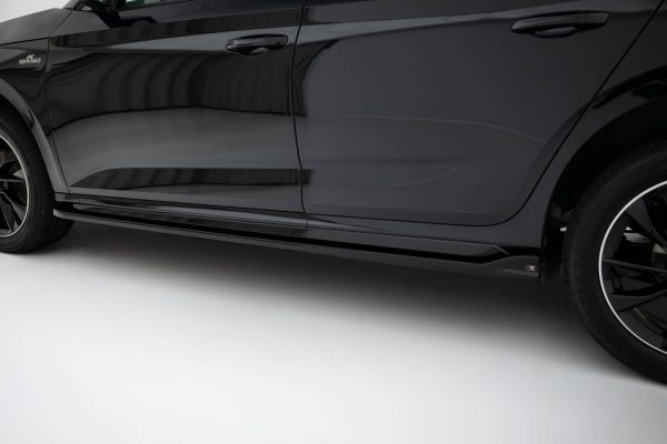 Skoda Kamiq Monte Carlo Mk1 (facelift) - Lâminas para embaladeiras | SK-KM-1F-MC-SD1G | Produto Maxton Design distribuído por Unicartuning. Skoda Kamiq Monte Carlo Mk1 (facelift) - Lâminas para embaladeiras | SK-KM-1F-MC-SD1G | Produto Maxton Design distribuído por Unicartuning.